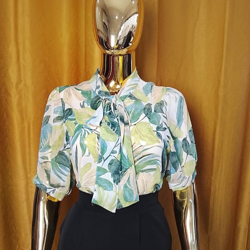 Blusa-Laço Transpassado Estampa Folhagem