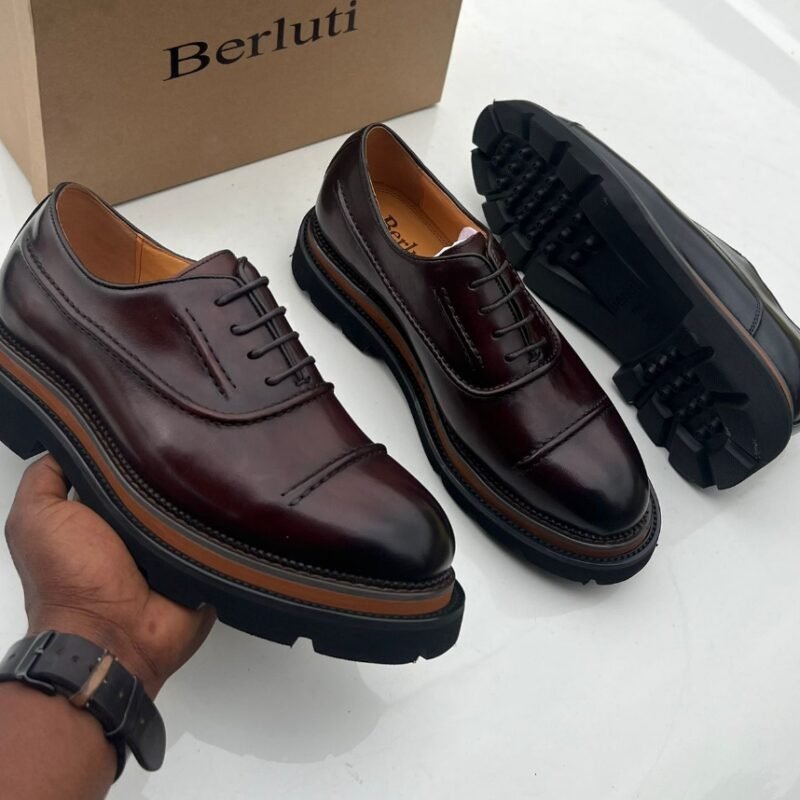 Sapato Brogue marrom com Sola Tratorada- Berluti